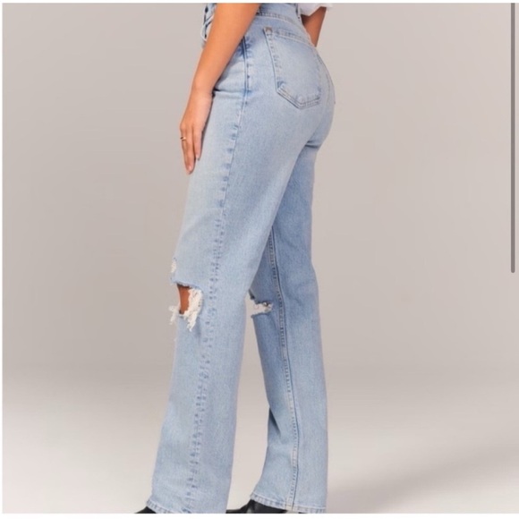 Abercrombie & Fitch Curve Love Ultra High Rise 90’s Straight Jean - Picture 2 of 9